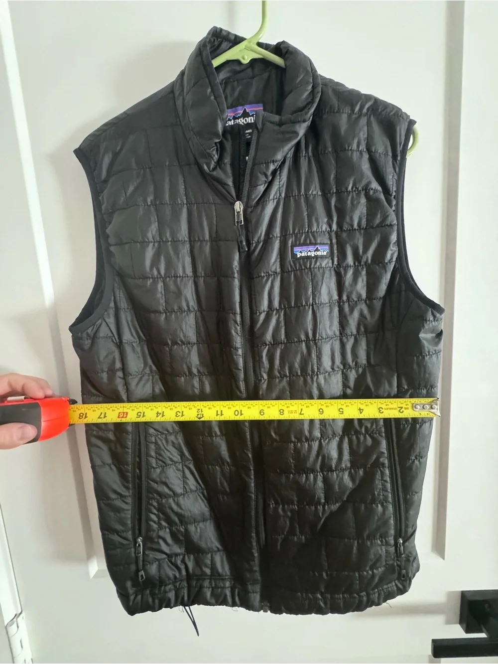 Patagonia Black Quilted Puffer Vest - Picture 3 of 4